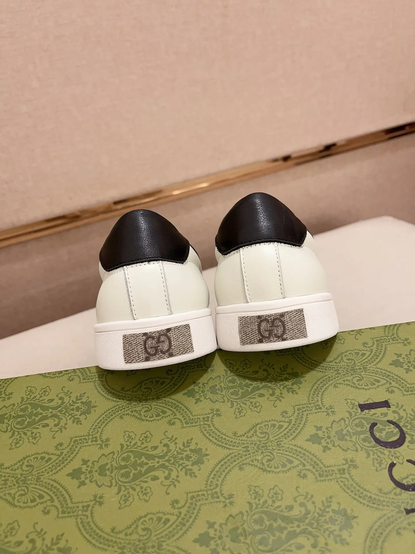 Men's clothing and shoes💰:440💰 (GUCCI) The latest model from the official website 🎁🎁Casual and fashionable men's shoes👟, hot style 💥The version is simple and elegant, exclusive for trendy men. Unique official website latest brand elements 👑Gucci original decoration, fashionable and generous, the fabric is original cowhide ✅sheepskin lining, the official website specifies wear-resistant casual outsole, the classic model is taken in kind at the counter🎬38-44 (45 is not returned or exchanged)